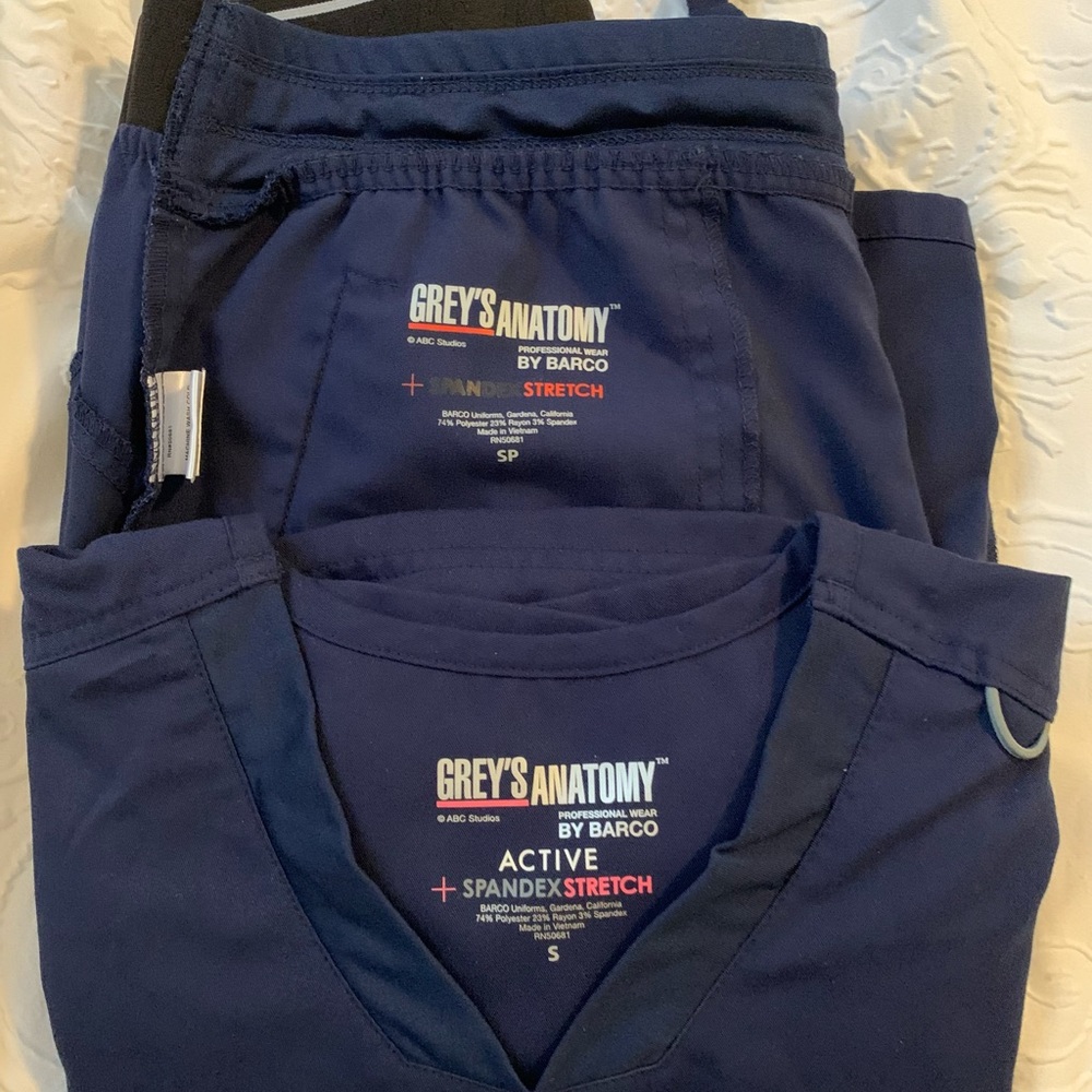 Gray’s Anatomy by Barco navy blue scrubs